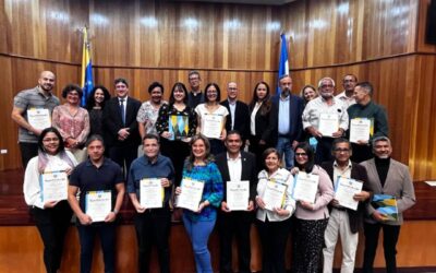 Docentes destacados reciben reconocimiento por alto desempeño