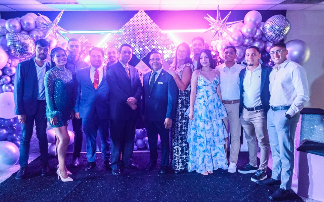Ucabistas celebran con un brindis la culminación de su carga académica