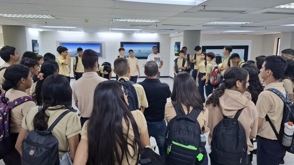 Más de 150 estudiantes de Fe y Alegría visitaron galería de UCAB Guayana