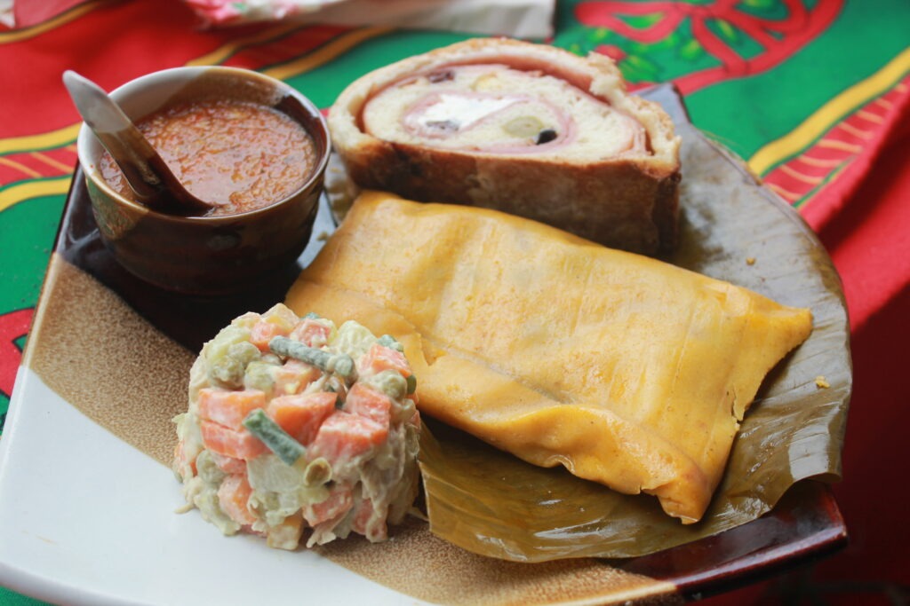 La UCAB Guayana se llenó de sabor y tradición con el 9no Festival de la Hallaca