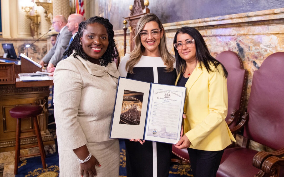 Orgullo ucabista Crishtbel Mora destaca en el periodismo hispano en Estados Unidos