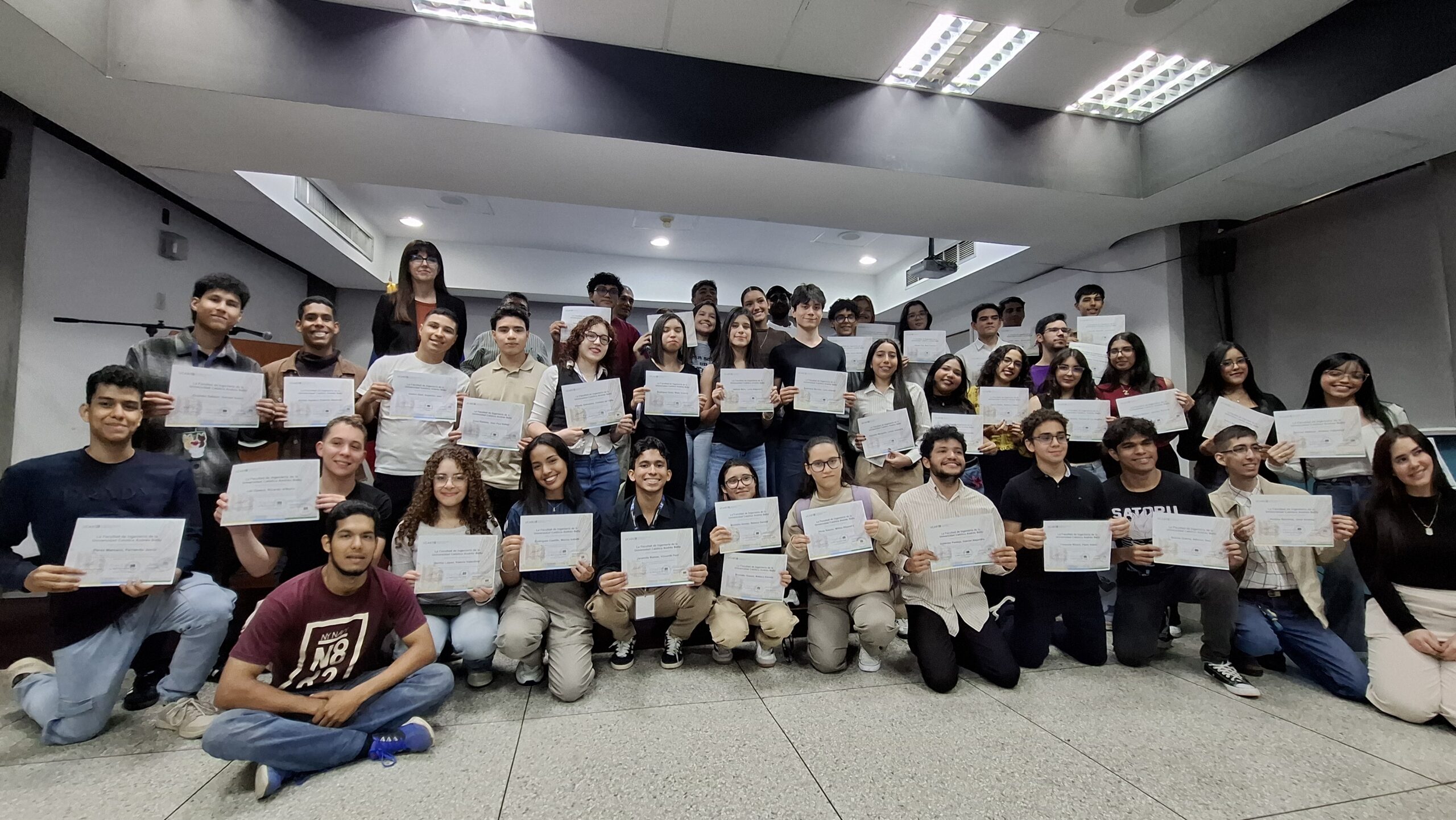 Facultad de Ingeniería premia la excelencia y el compromiso de su comunidad