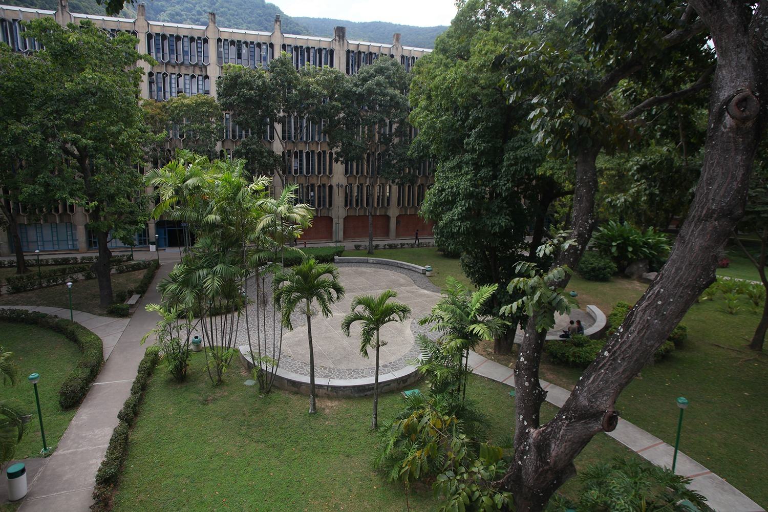 Plaza-del-Estudiante-UCAB-6 ucab-alumnos-nuevos