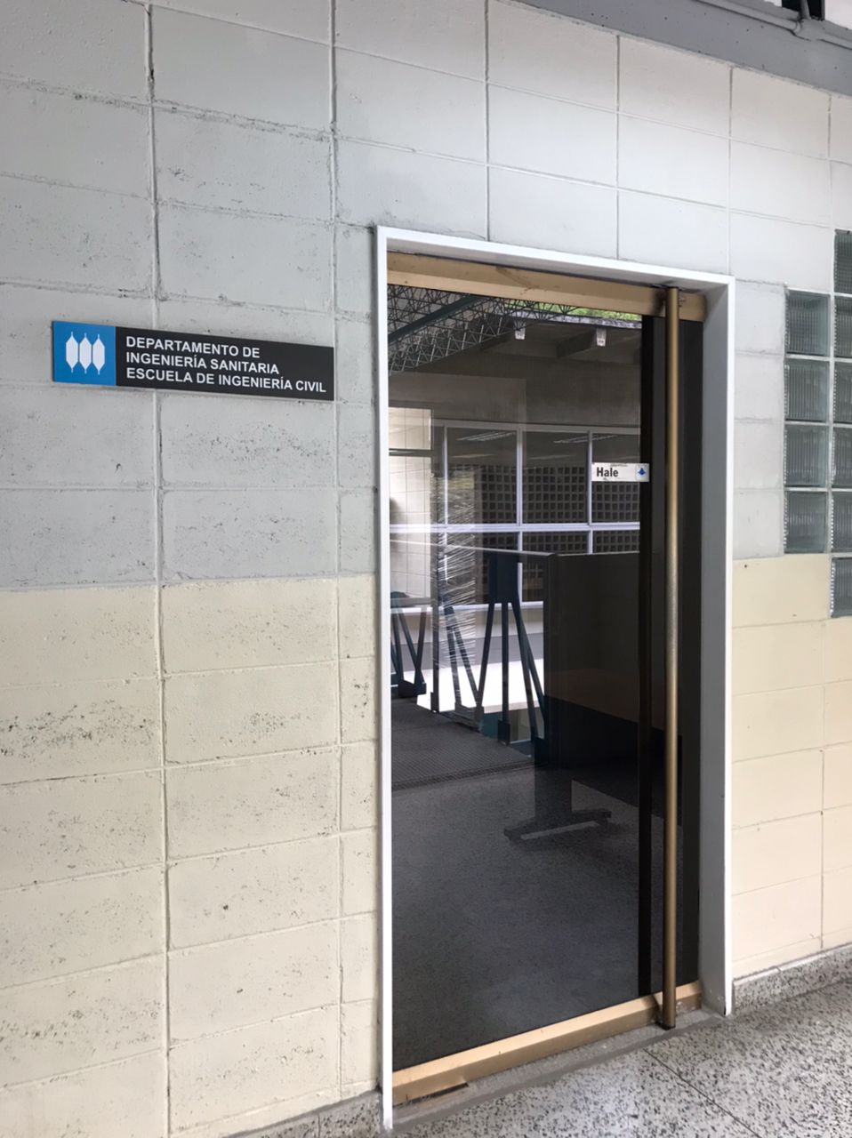 35. Oficinas Departamento de Ingeniería Sanitaria de la Facultad de Ingeniería