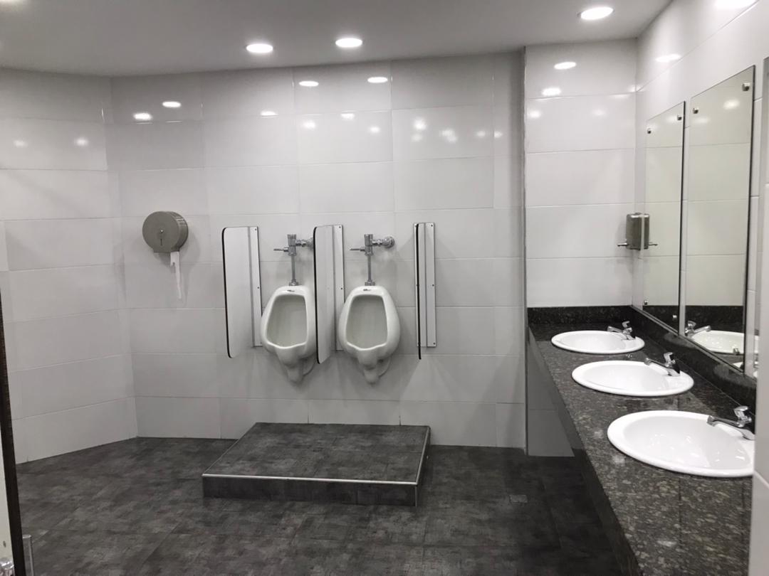 41. Remodelación Baños, Planta Baja del Centro Loyola