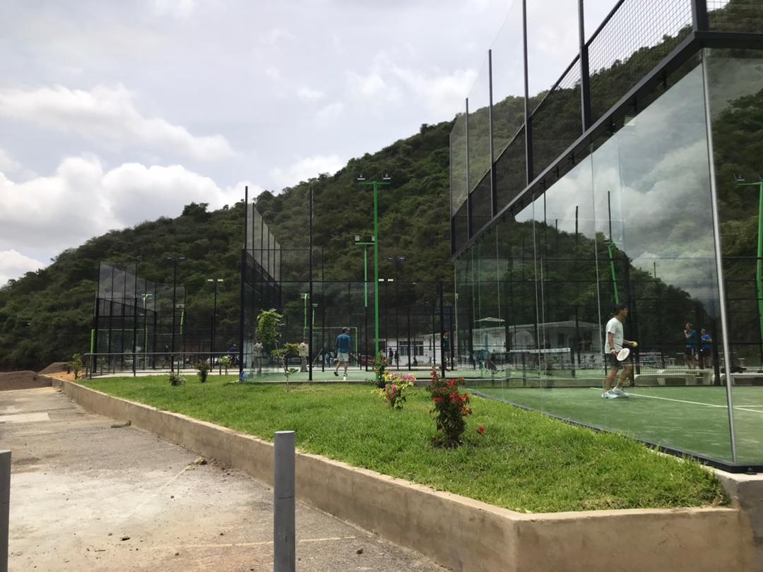 55. Canchas Padel/Box de Arena