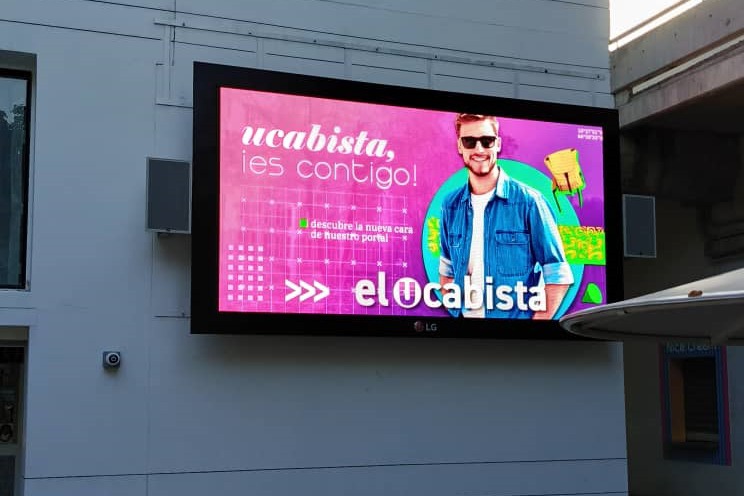 64. Pantalla (Video Wall) en la Feria UCAB