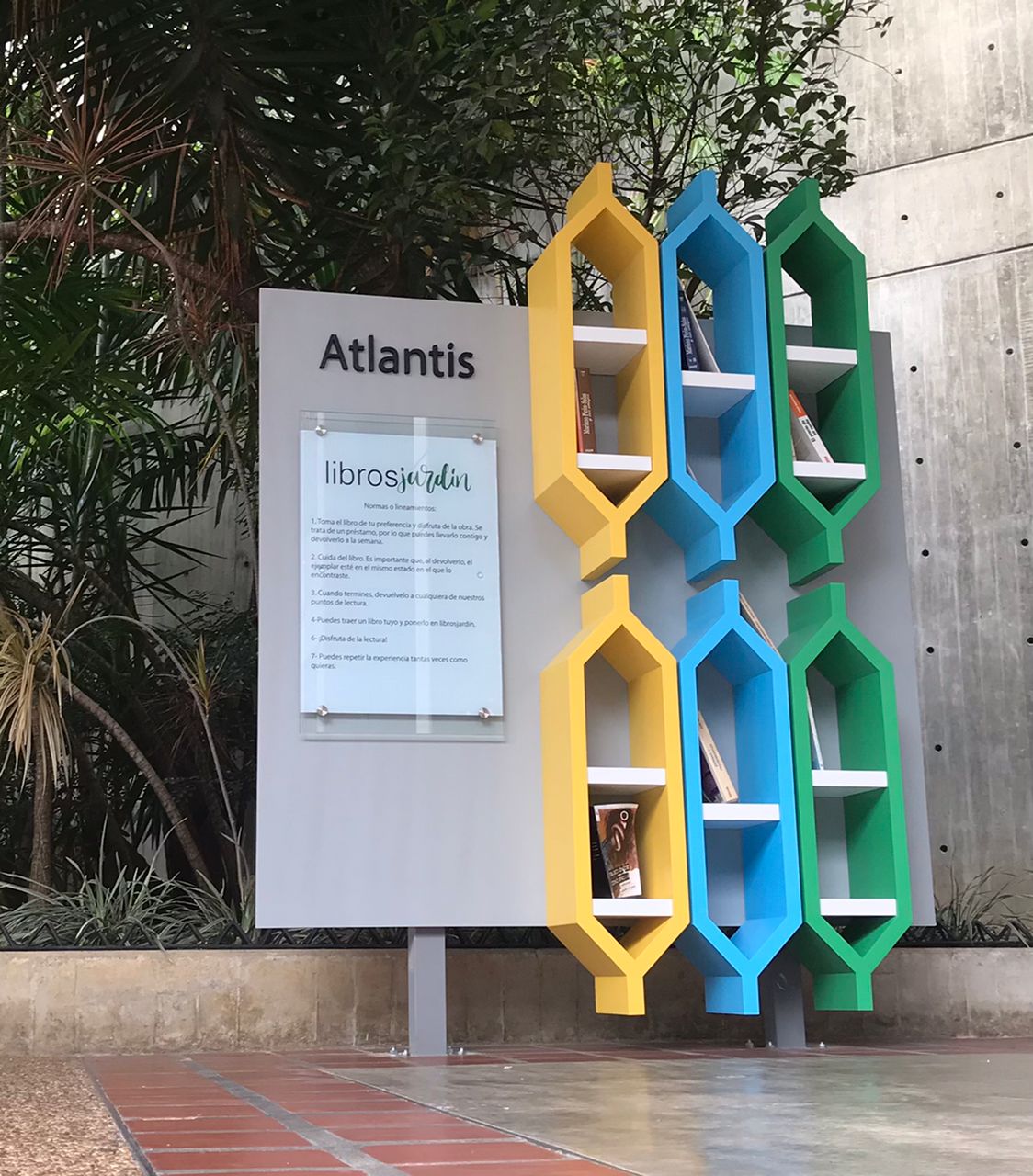 67. Libros Jardín