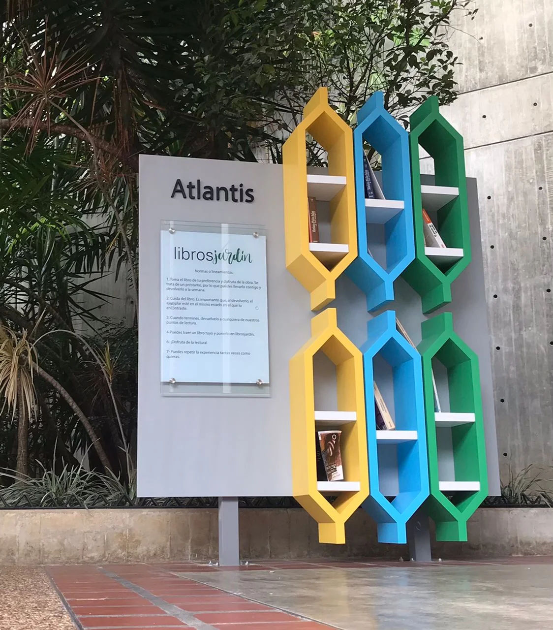 67. Libros Jardín