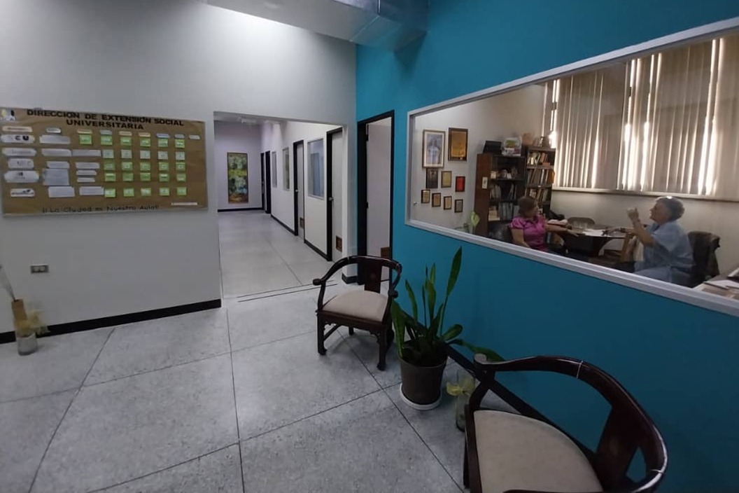 74. Modificación de espacios del Módulo de Aulas II como oficinas para la Dirección de Extensión Social Universitaria en UCAB Guayana