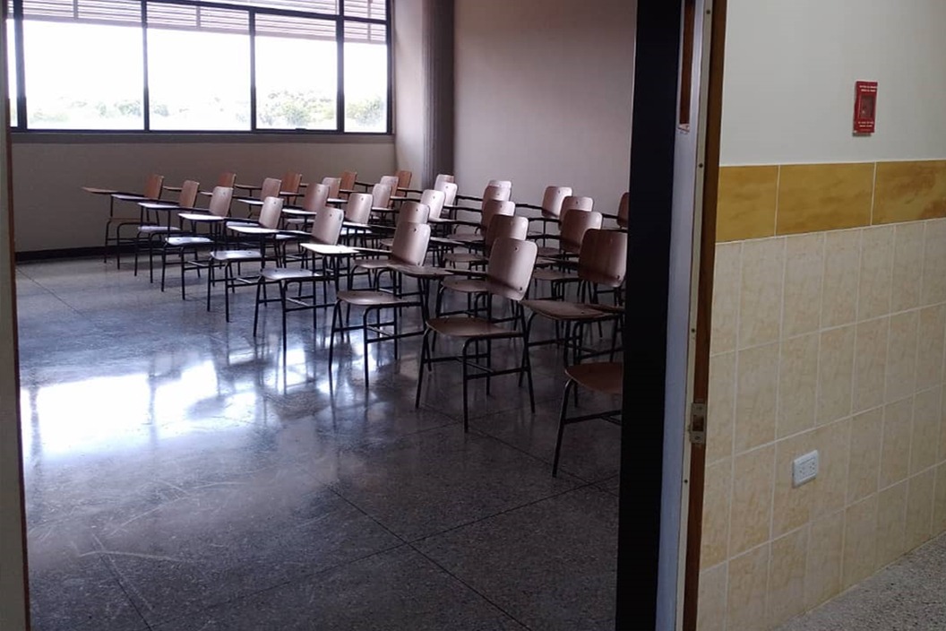 78. Remozamiento de Aulas de Módulo de Aulas IV en UCAB Guayana
