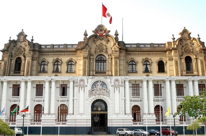 Presidencialismo vs. parlamentarismo bajo los «demonios familiares»