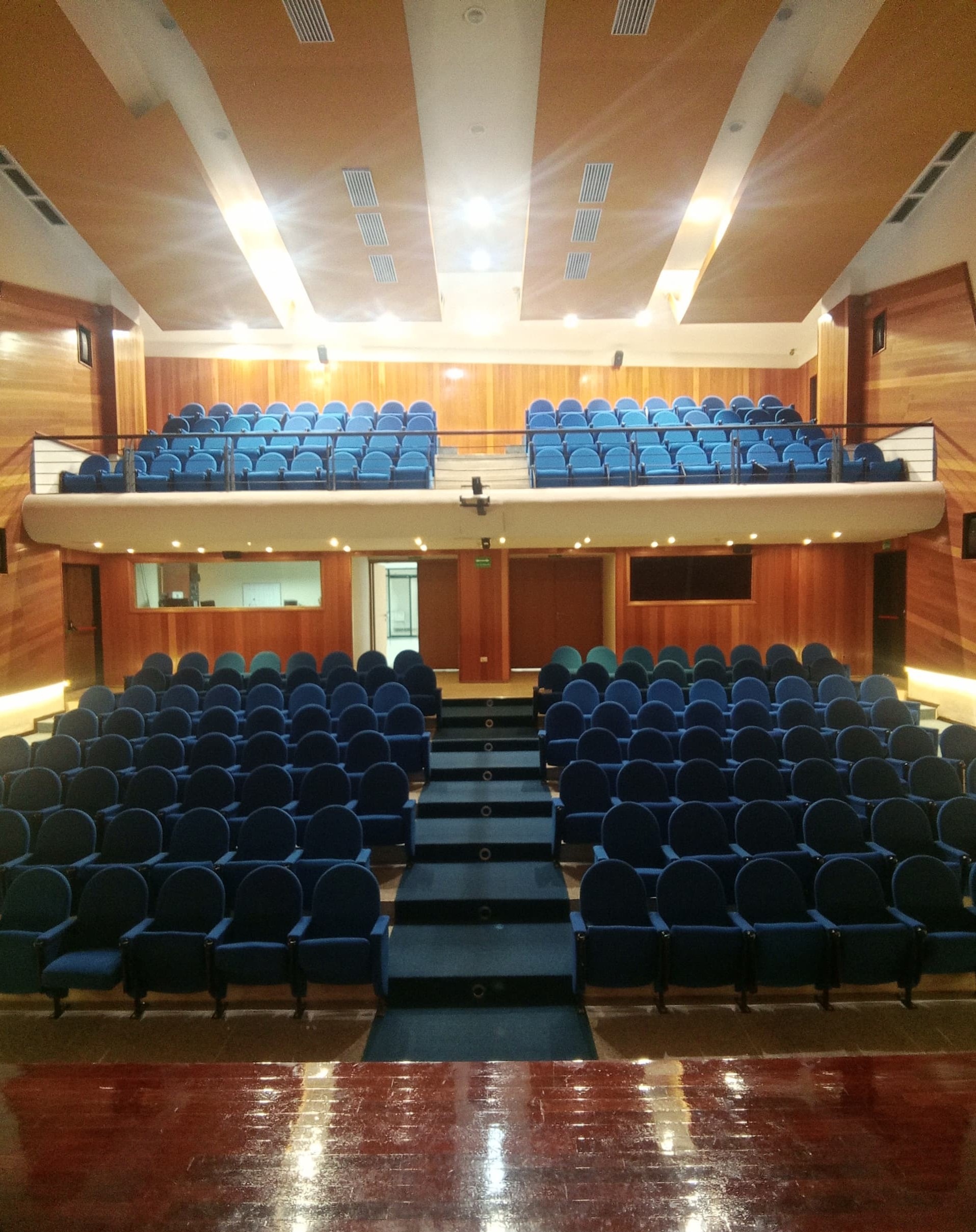 101. Mejoras en el Auditorio Constanza Verolini - UCAB Guayana