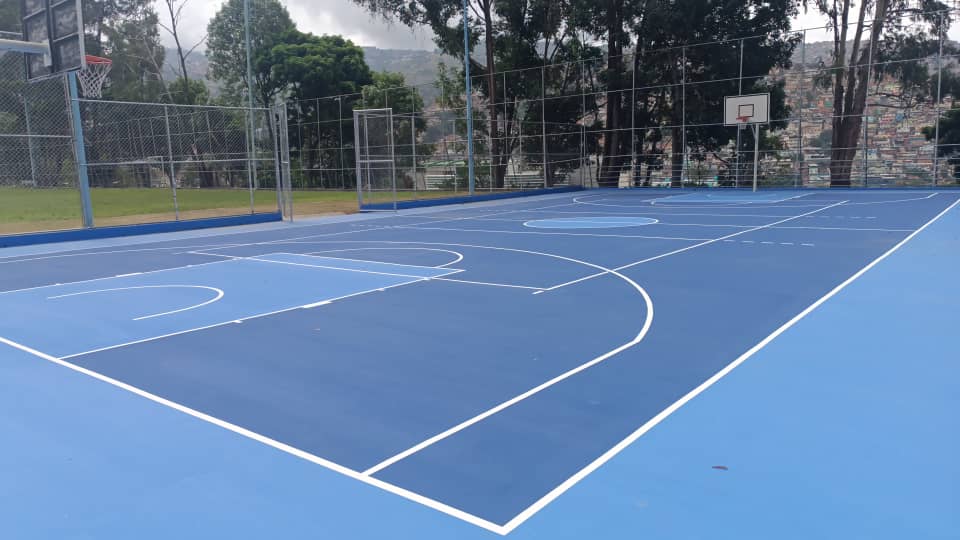 104. Mantenimiento Mayor Canchas de Usos Múltiples UCAB.