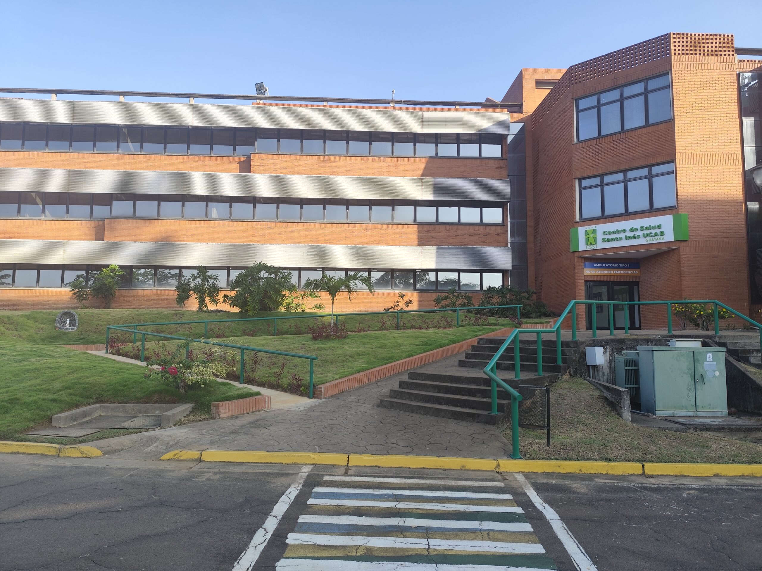 98. Centro de Salud Santa Inés UCAB Guayana